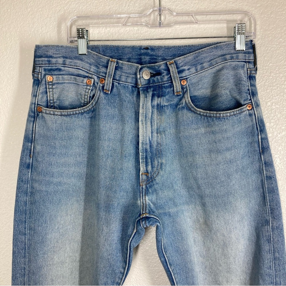 Levi's Premium 551 Z Mens Authentic Straight Leg Jeans 31x32 Medium Wash - Picture 6 of 15